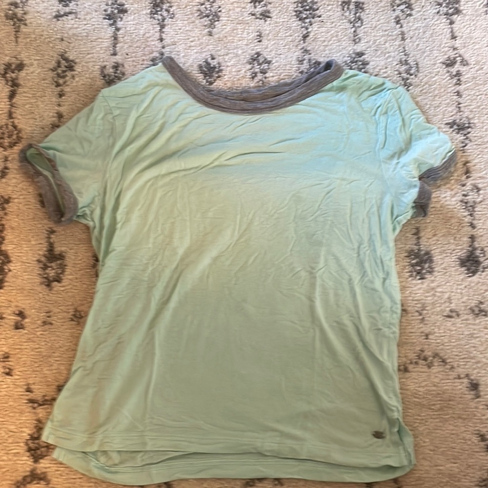 Lightly worn women’s American eagle shirt